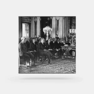 Atatürk Tablosu; Dolmabahçe Sarayında. Siyah - Beyaz, Kare