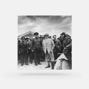 Atatürk Tablosu; Eskişehir'e Gelişi. Siyah - Beyaz, Kare