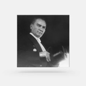 Atatürk Tablosu; Smokin Giyimli 2. Siyah - Beyaz, Kare