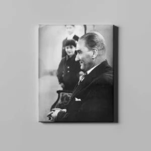 Atatürk Tablosu; Tenis Maçı İzlerken. Siyah - Beyaz