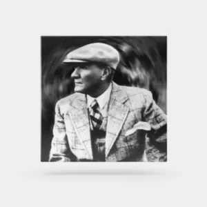 Atatürk Tablosu; Şık Takım Elbiseli 1. Siyah - Beyaz Kare